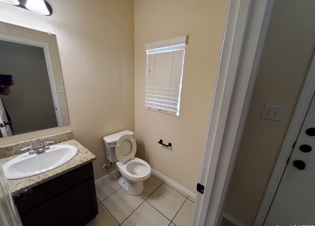 3-bedroom rental at 8712 Vista De Nubes in Converse, TX — photo 3