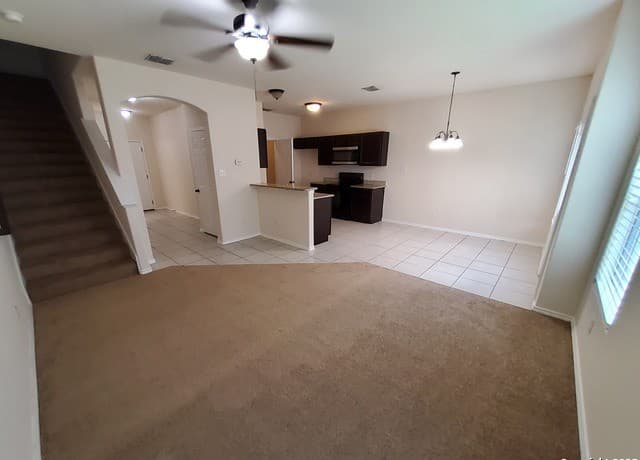 3-bedroom rental at 8712 Vista De Nubes in Converse, TX — photo 5