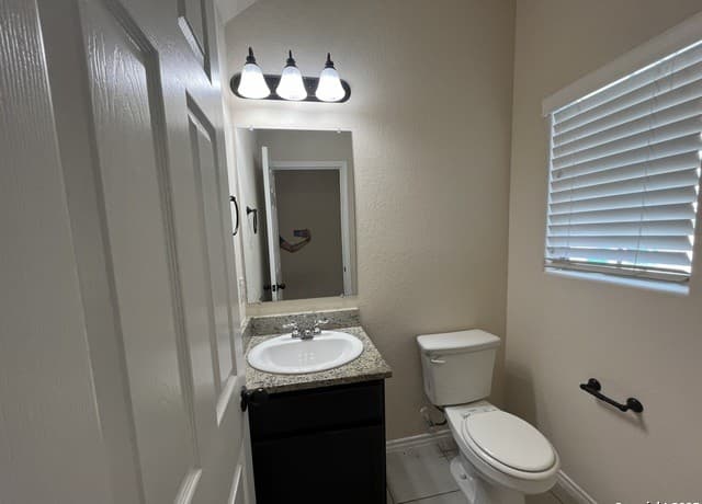 3-bedroom rental at 8711 Azul Sky Court in Converse, TX — photo 3