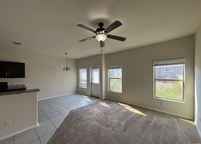 3-bedroom rental at 8711 Azul Sky Court in Converse, TX — photo 5