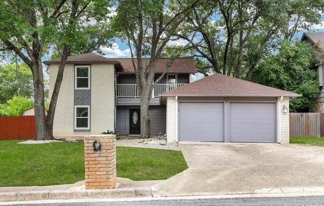 3-bedroom rental at 13319 Stairock in San Antonio, TX — photo 2