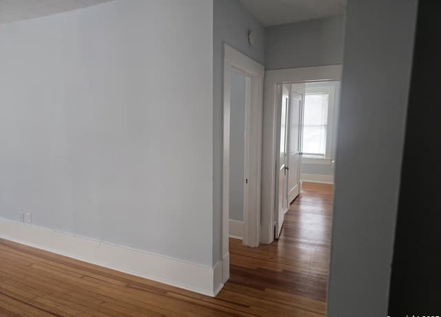 2-bedroom rental at 1120 W Woodlawn Ave Unit 6 in San Antonio, TX — photo 3