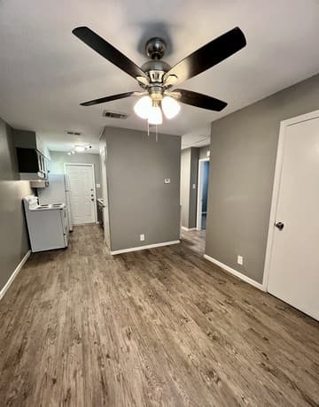 2-bedroom rental at 844 E Sunshine Dr Unit 401 in San Antonio, TX — photo 4