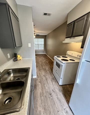 2-bedroom rental at 844 E Sunshine Dr Unit 401 in San Antonio, TX — photo 5