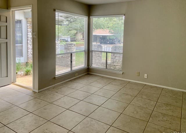 3-bedroom rental at 5711 Gillis in San Antonio, TX — photo 4