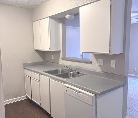 2-bedroom rental at 2018 Anchor Dr Unit B in San Antonio, TX — photo 2