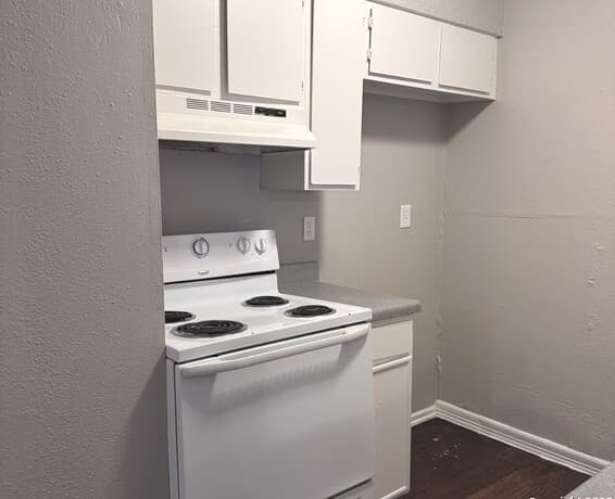 2-bedroom rental at 2018 Anchor Dr Unit B in San Antonio, TX — photo 3