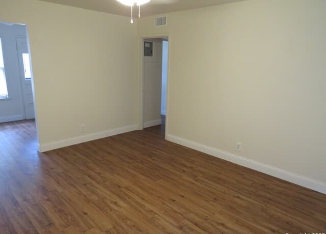 3-bedroom rental at 419 Anton Dr in San Antonio, TX — photo 3