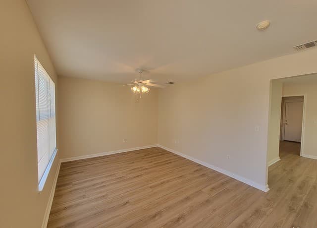 4-bedroom rental at 10527 Hunters Pond in San Antonio, TX — photo 2