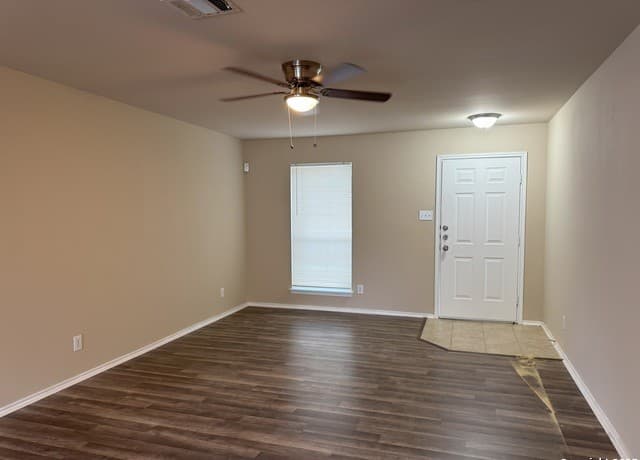 4-bedroom rental at 9061 Clearwood Path in Universal City, TX — photo 2