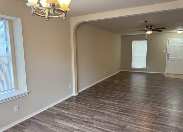 4-bedroom rental at 9061 Clearwood Path in Universal City, TX — photo 5