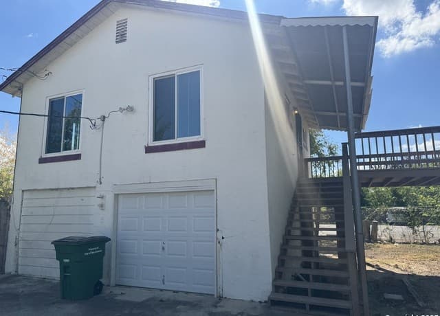1-bedroom rental at 108 Robert E Lee Unit 2 in San Antonio, TX — photo 2