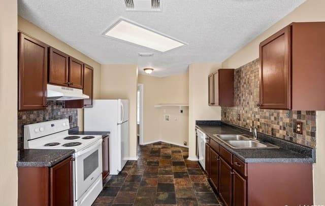 4-bedroom rental at 7807 Clipper Pass in San Antonio, TX — photo 2