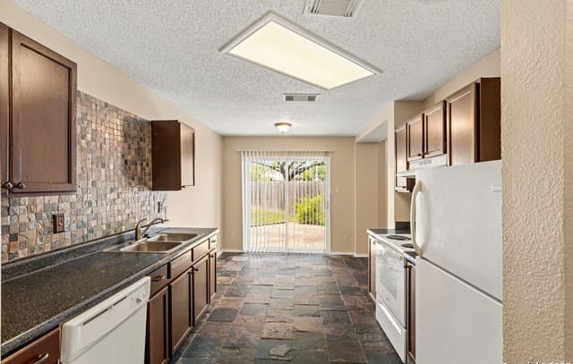 4-bedroom rental at 7807 Clipper Pass in San Antonio, TX — photo 3