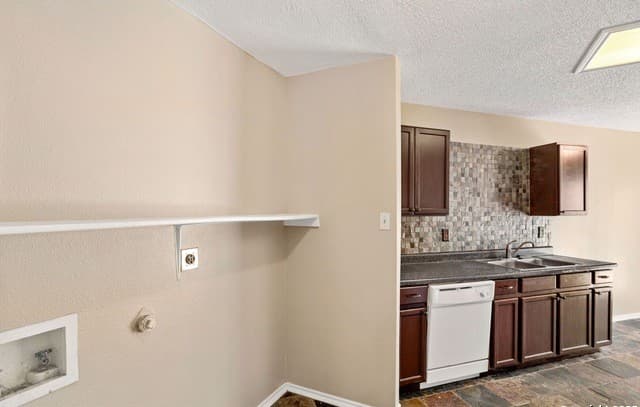 4-bedroom rental at 7807 Clipper Pass in San Antonio, TX — photo 4
