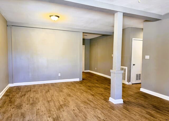 3-bedroom rental at 400 Pfeil St in San Antonio, TX — photo 3