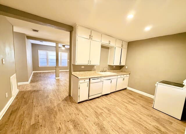 3-bedroom rental at 400 Pfeil St in San Antonio, TX — photo 4