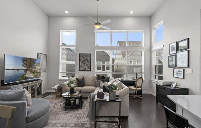 3-bedroom rental at 5843 Whitby Unit UNIT 44 in San Antonio, TX — photo 2