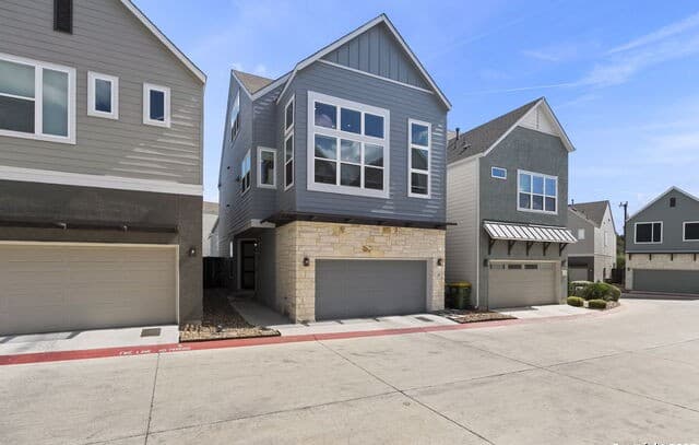 3-bedroom rental at 5843 Whitby Unit UNIT 44 in San Antonio, TX — photo 4