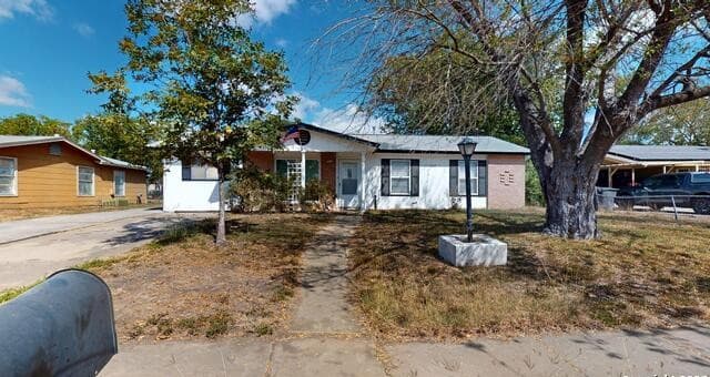 4-bedroom rental at 7107 Westshire Dr. in San Antonio, TX — photo 2