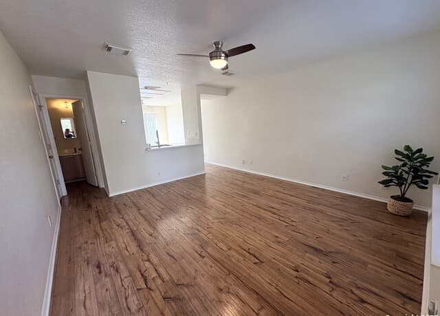 3-bedroom rental at 10134 Ranger Canyon in San Antonio, TX — photo 4