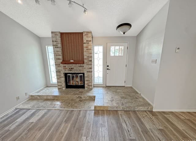 3-bedroom rental at 16918 Summer Creek Dr in San Antonio, TX — photo 3