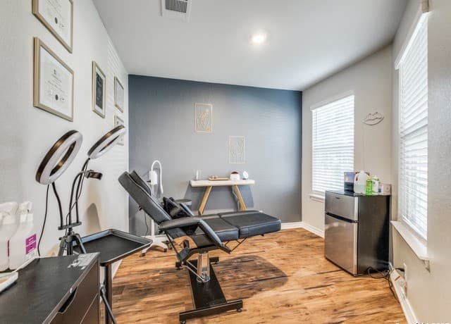 4-bedroom rental at 6727 Hoffman Plain in San Antonio, TX — photo 3