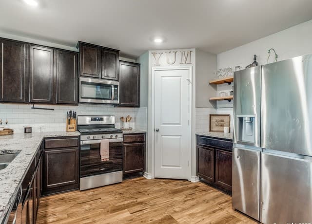 4-bedroom rental at 6727 Hoffman Plain in San Antonio, TX — photo 5