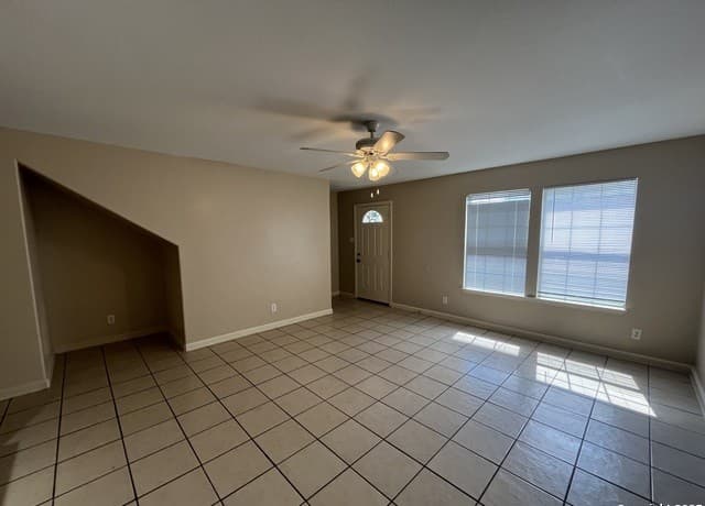 4-bedroom rental at 5202 Fountain Lake in San Antonio, TX — photo 2