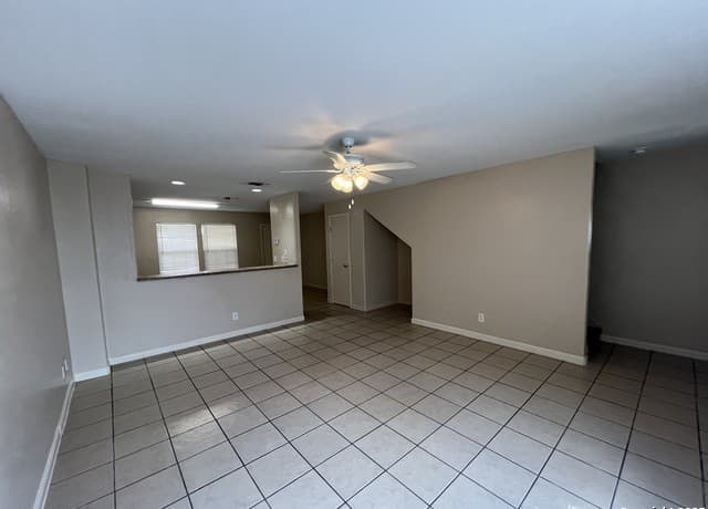 4-bedroom rental at 5202 Fountain Lake in San Antonio, TX — photo 3