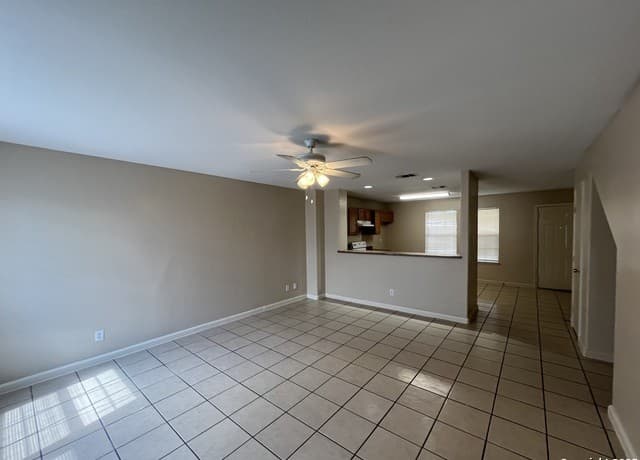 4-bedroom rental at 5202 Fountain Lake in San Antonio, TX — photo 4