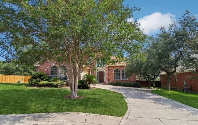 5-bedroom rental at 25218 Shinnecock Trail in San Antonio, TX — photo 3