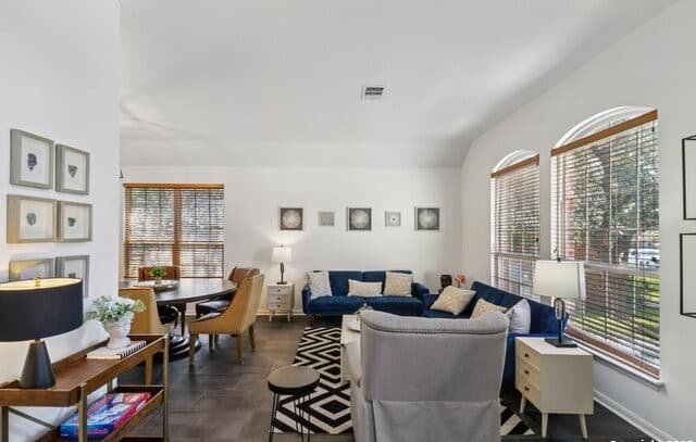 5-bedroom rental at 25218 Shinnecock Trail in San Antonio, TX — photo 5
