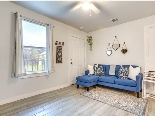 2-bedroom rental at 6423 Melissa Ann Unit 2104 in San Antonio, TX — photo 2