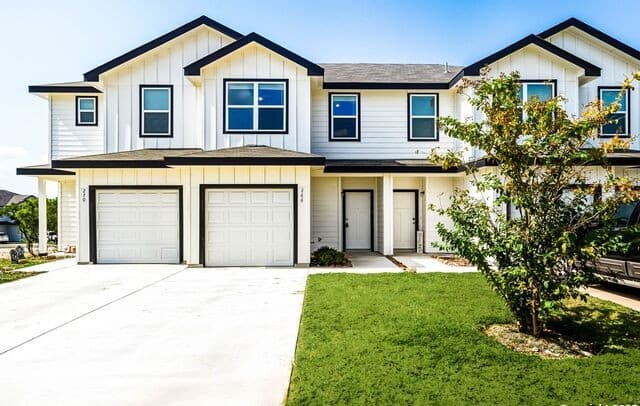 3-bedroom rental at 266 Stefan Estate in San Antonio, TX — photo 2