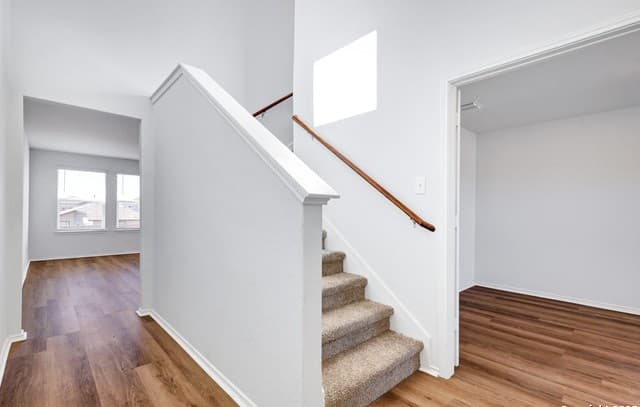 5-bedroom rental at 5867 Kendall Pr in San Antonio, TX — photo 2