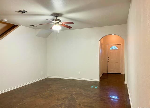 3-bedroom rental at 8603 Kingsbury View Unit 2 in San Antonio, TX — photo 5