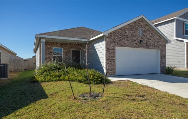 3-bedroom rental at 7447 Cheetah Pass in San Antonio, TX — photo 2
