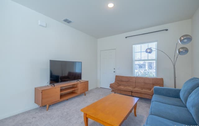 3-bedroom rental at 7447 Cheetah Pass in San Antonio, TX — photo 4