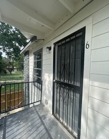 1-bedroom rental at 1723 W Mayfield Blvd Unit 6 in San Antonio TX