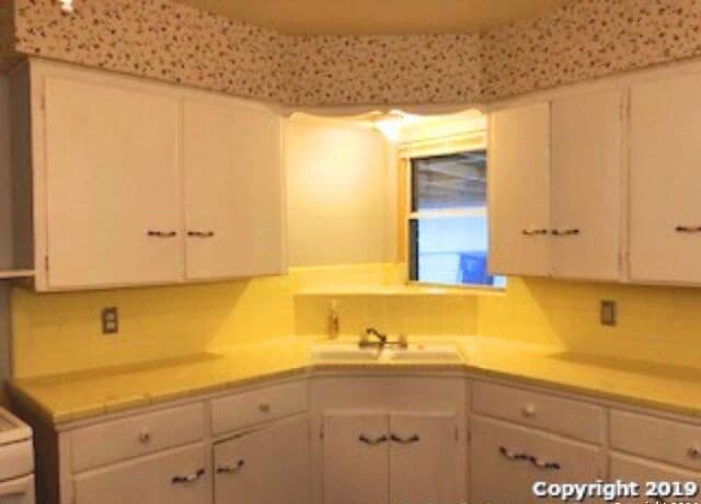 2-bedroom rental at 213 Sunnyland Dr in San Antonio, TX — photo 3