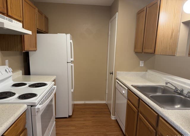 2-bedroom rental at 538 Dukeway Dr Unit D in Universal City, TX — photo 4