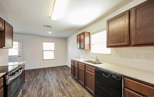 3-bedroom rental at 8943 Ashley Wilkes in San Antonio, TX — photo 4