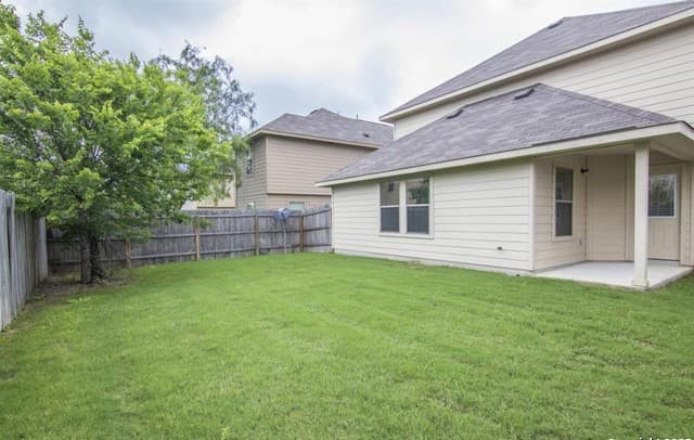 3-bedroom rental at 8915 Ashley Wilkes in San Antonio, TX — photo 2