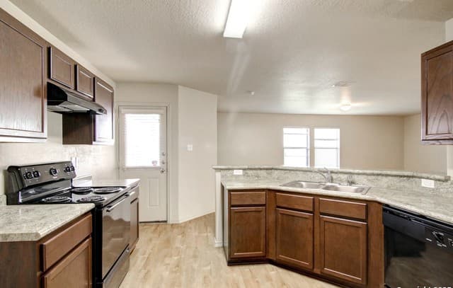 3-bedroom rental at 8915 Ashley Wilkes in San Antonio, TX — photo 3