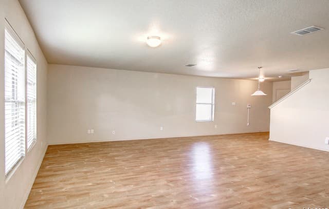 3-bedroom rental at 8915 Ashley Wilkes in San Antonio, TX — photo 5