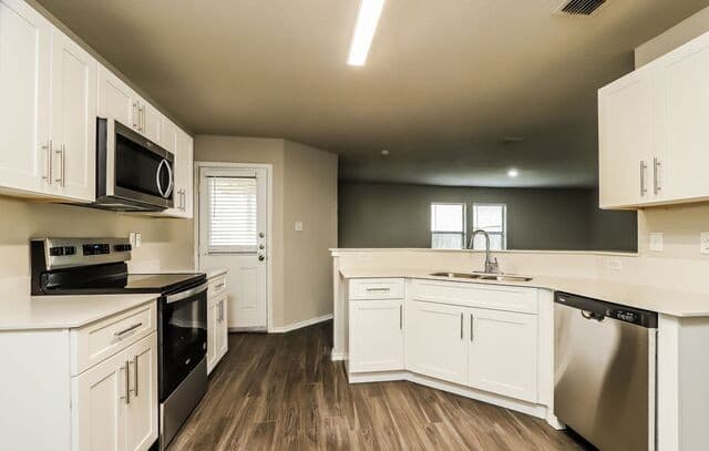 3-bedroom rental at 8919 Scarlett Place in San Antonio, TX — photo 2
