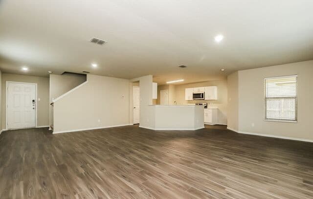 3-bedroom rental at 8919 Scarlett Place in San Antonio, TX — photo 4