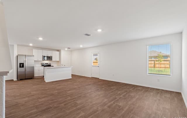 5-bedroom rental at 5714 Bailey Downs in San Antonio, TX — photo 2