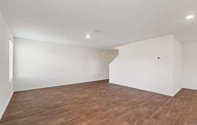 5-bedroom rental at 5714 Bailey Downs in San Antonio, TX — photo 3